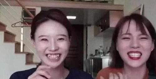 胖脸吃瓜少女,揭秘校园里的甜蜜烦恼