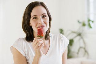 吃瓜的已婚妇女图片,揭秘已婚妇女的趣味生活瞬间